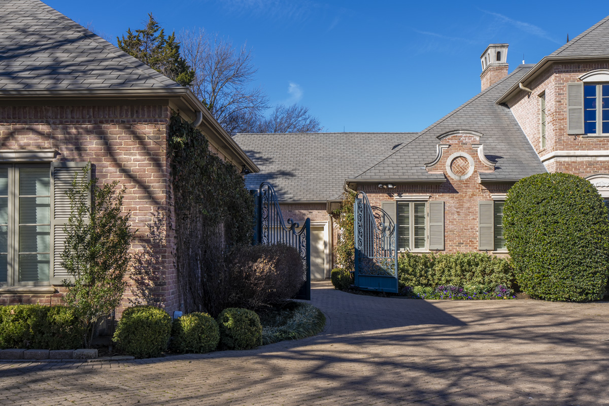 L'entrée garage et portail